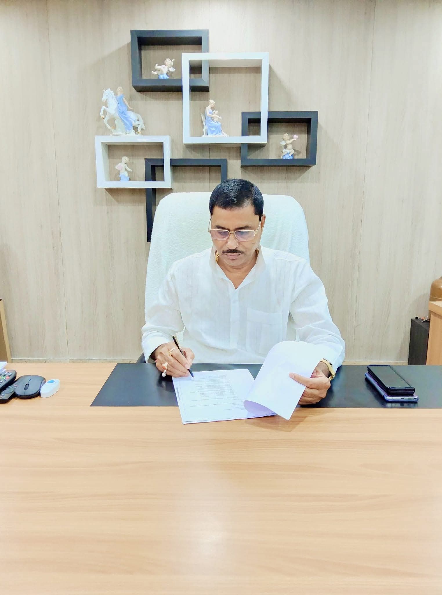 Director Jageshwar Ray